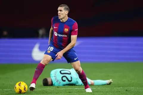 تقارير تكشف.. مستقبل روميو مع برشلونة
